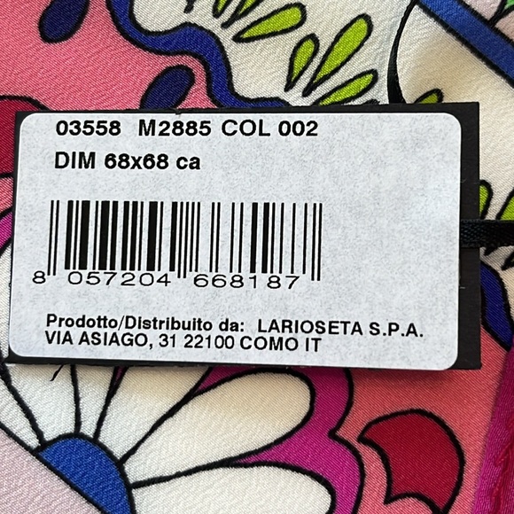 Moschino Silk Scarf Flowers Bear Bohemian Size 25”x25” Square NWT ITALY - Picture 9 of 10